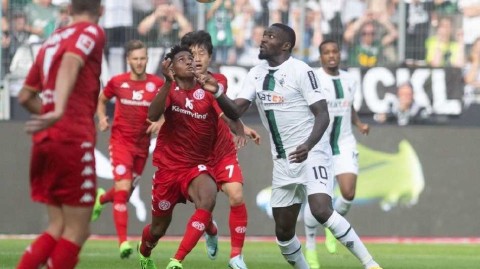 德甲赛场风云突变门兴主场憾负美因茨