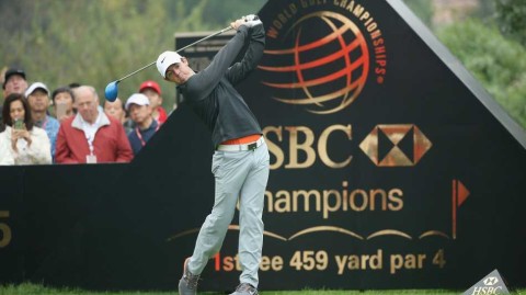 绿茵挥杆风云录：大师赛间的微笑与专注