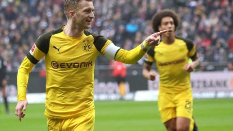 法兰克福顽强狙击，大黄蜂客场遇险：罗伊斯灵光一现难阻约维奇垫射绝平，德意志银行公园上演激情碰撞