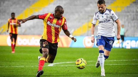 法甲经典之战：朗斯与兰斯联袂演绎进球盛宴