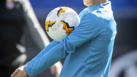 武磊欧联杯迎关键战 李铁现场观战盼“武球王”破门