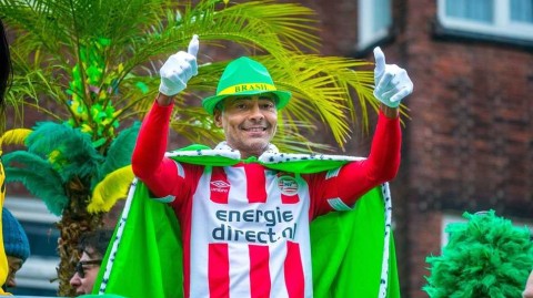 独狼的桑巴之舞：罗马里奥重回埃因霍温点燃狂欢节