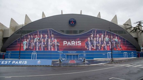 疫情阴霾下的王子公园球场：巴黎足球圣地的寂静春天