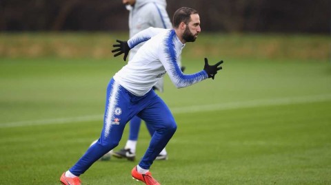 切尔西新援伊瓜因：在质疑中重生的“小烟枪”