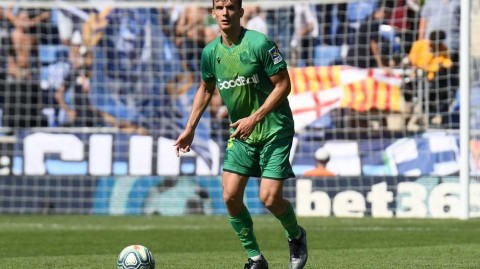 斗牛士新篇章：迭戈·略伦特登陆埃兰路，身披白袍誓师“疯子”贝尔萨