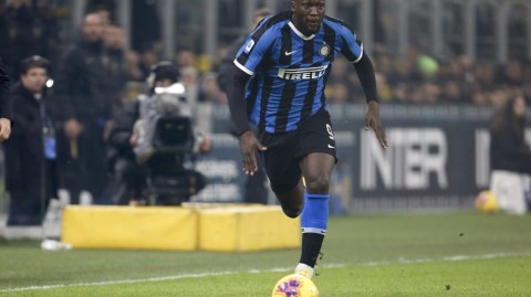 蓝黑魔兽的里程碑：卢卡库加冕五大联赛一百五十球先生