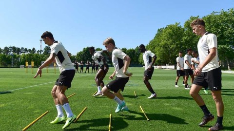 米兰内洛的夏日序曲：红黑军团踏上新赛季征程