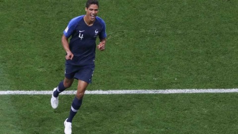 瓦拉内拍卖皇马战袍，为家乡朗斯医院抗疫献爱心