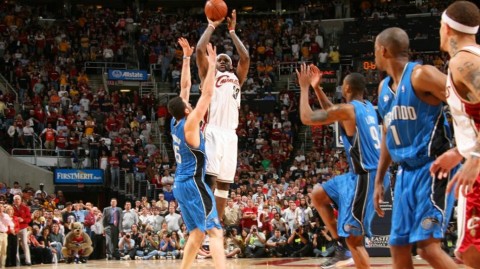 2026经典回眸：詹姆斯09东决压哨三分绝杀魔术全记录