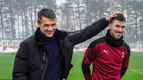 红黑领袖的荣耀时刻：罗马尼奥利二百场里程碑，马尔蒂尼亲赠纪念章