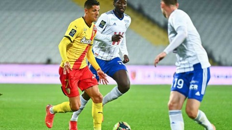 法甲第七轮激战：朗斯主场零比一憾负斯特拉斯堡