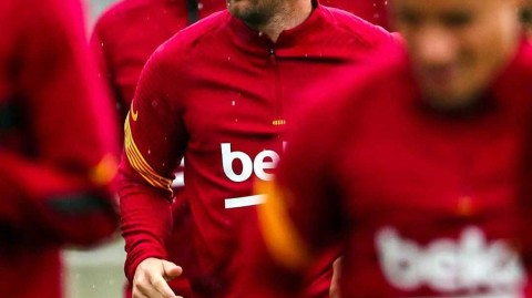 梅西领衔众将回归，巴萨训练场再现“球王”风采