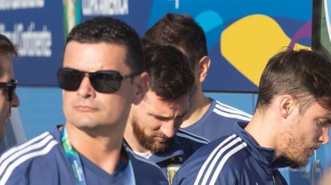 梅西领衔阿根廷显疲态 美洲杯淘汰赛前夕气氛凝重