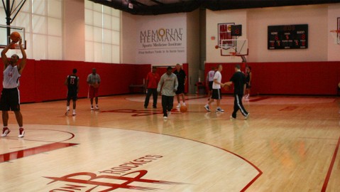 火箭丰田中心誓师G2：杜兰特恢复训练，全员强调团队篮球