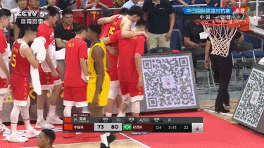揪心时刻：周琦意外崴脚伤退，男篮世界杯前景蒙阴影