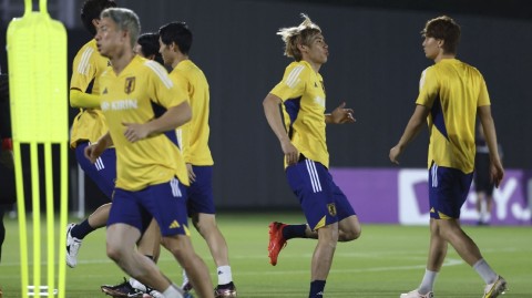 蓝武士卡塔尔蓄势待发 训练场上挥洒斗志