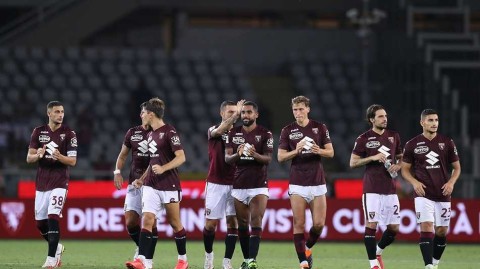 公牛军团点杀闯关，意大利杯首夜都灵城下的十二码悲喜