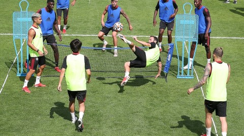 网式足球欢笑备战 红魔新季从“心”出发