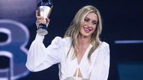 普特利亚斯蝉联世界足球小姐的荣耀时刻