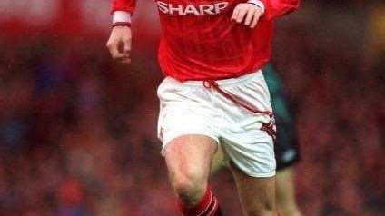 曼联经典球衣传奇：夏普兄弟与解说笑料的永恒记忆