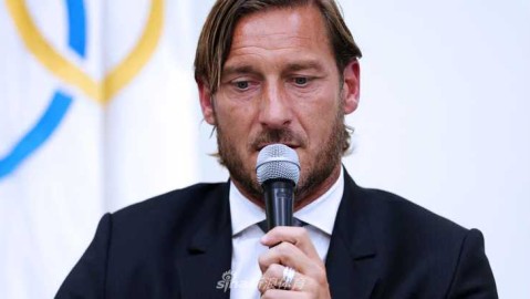 狼王悲情告别！托蒂泪别罗马：这次离开比死亡更痛苦