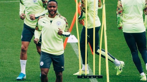 蓝月亮的欧冠野望：阿圭罗与他的表情包军团整装待发