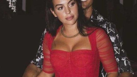 烛光里的深情誓言 三十五岁C罗为二十七岁乔治娜送上浪漫生日礼赞