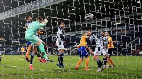 山楂球场夜空中的一抹蓝：理查利森头槌定音，埃弗顿攻克西布朗