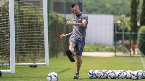 斯洛伐克传奇空降黑海 哈姆西克亮相特拉布宗开启新征程