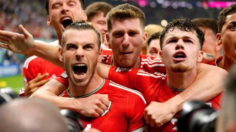 六十四年守候终闻龙吟贝尔点射挽狂澜红龙战平青春风暴