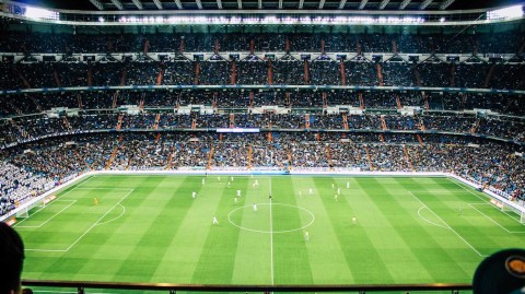 巴塞罗那全队新冠检测拨云见日，塞梅多风波后重启训练