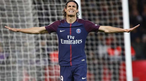 卡瓦尼拒绝巴黎短约引发巨大争议，队史射手王与豪门不欢而散