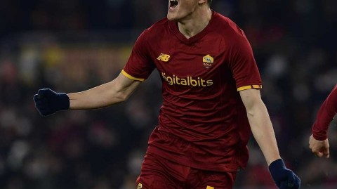 意甲焦点战罗马激战桑普多利亚 冬夜奥林匹克球场战火犹酣