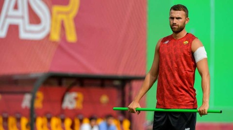 狼王降临！穆里尼奥在罗马的首训日，镜头下的汗水与野心