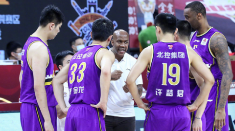 41岁詹姆斯再封神！湖人101-94再胜火箭取得2-0赛点 杜兰特下半场仅3分＋生涯纪录9失误