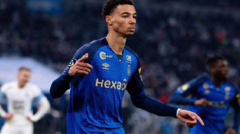 巴黎圣日耳曼夏窗重磅引援！新星埃基蒂克正式加盟