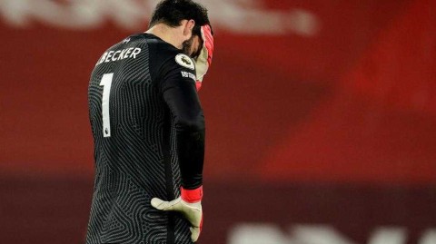 安菲尔德的黑暗一夜：阿利松的两次“滑铁卢”与利物浦的争冠转折