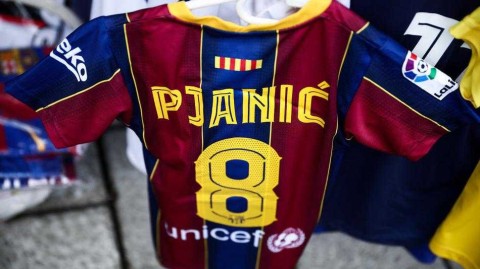 故乡已披红蓝衫，巴萨新8号皮亚尼奇正式亮相倒计时