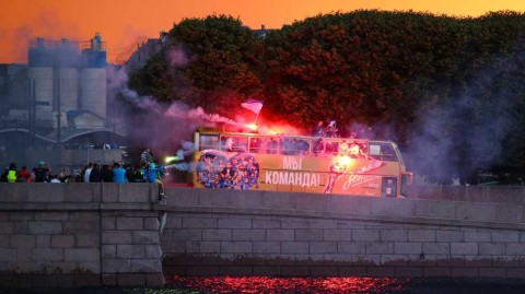 冠军巡游点燃涅瓦河 泽尼特加冕俄超王座