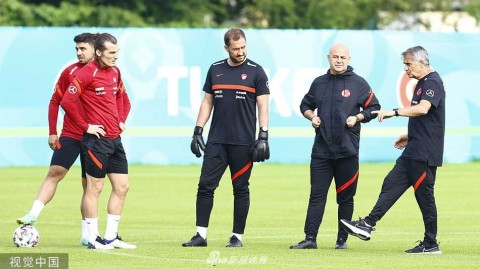 星月之师静候揭幕战：土耳其队在德国的最后冲刺