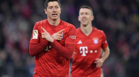 莱万两百场里程碑 每一帧都是传奇的注脚