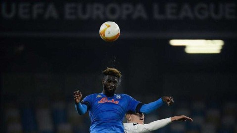 欧联杯激战夜：那不勒斯轻取里耶卡，胜利献给永恒的球王