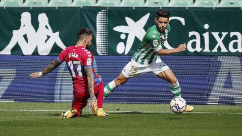 绿白军团的华丽攻势：贝蒂斯主场三球完胜埃尔切，特略独造三球闪耀全场