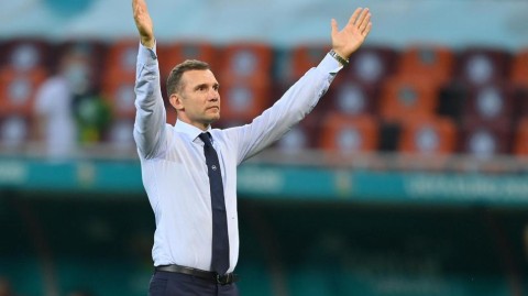 舍甫琴科与他的士兵们：那夜布加勒斯特的歉意、目光与不屈的旗帜