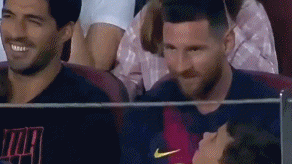 梅西的甜蜜“烦恼”：看台上被二儿子“拆台”，父爱满满宠溺无极限