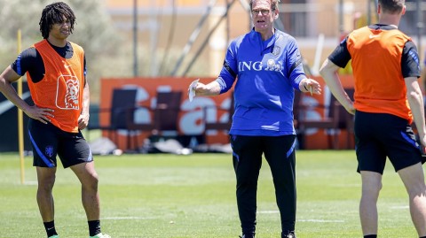 荷兰队欧洲杯前最后一练：葡萄牙阳光下，德佩领衔“橙衣军团”蓄势待发