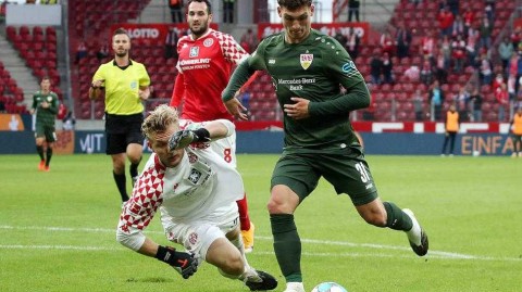 红牌雨客场破门，斯图加特四比一逆转美因茨