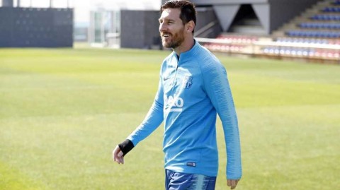 巴萨欧冠决战前夕 梅西笑容难掩铁血斗志