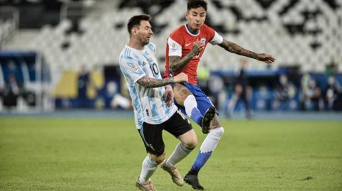 梅西任意球破门，国家队73球加冕阿根廷射手王，南美排行榜上紧追球王贝利