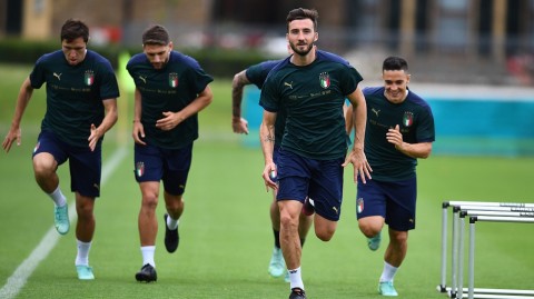 蓝衣军团剑指温布利：意大利队赛前备战欢声笑语，点球决胜信心足